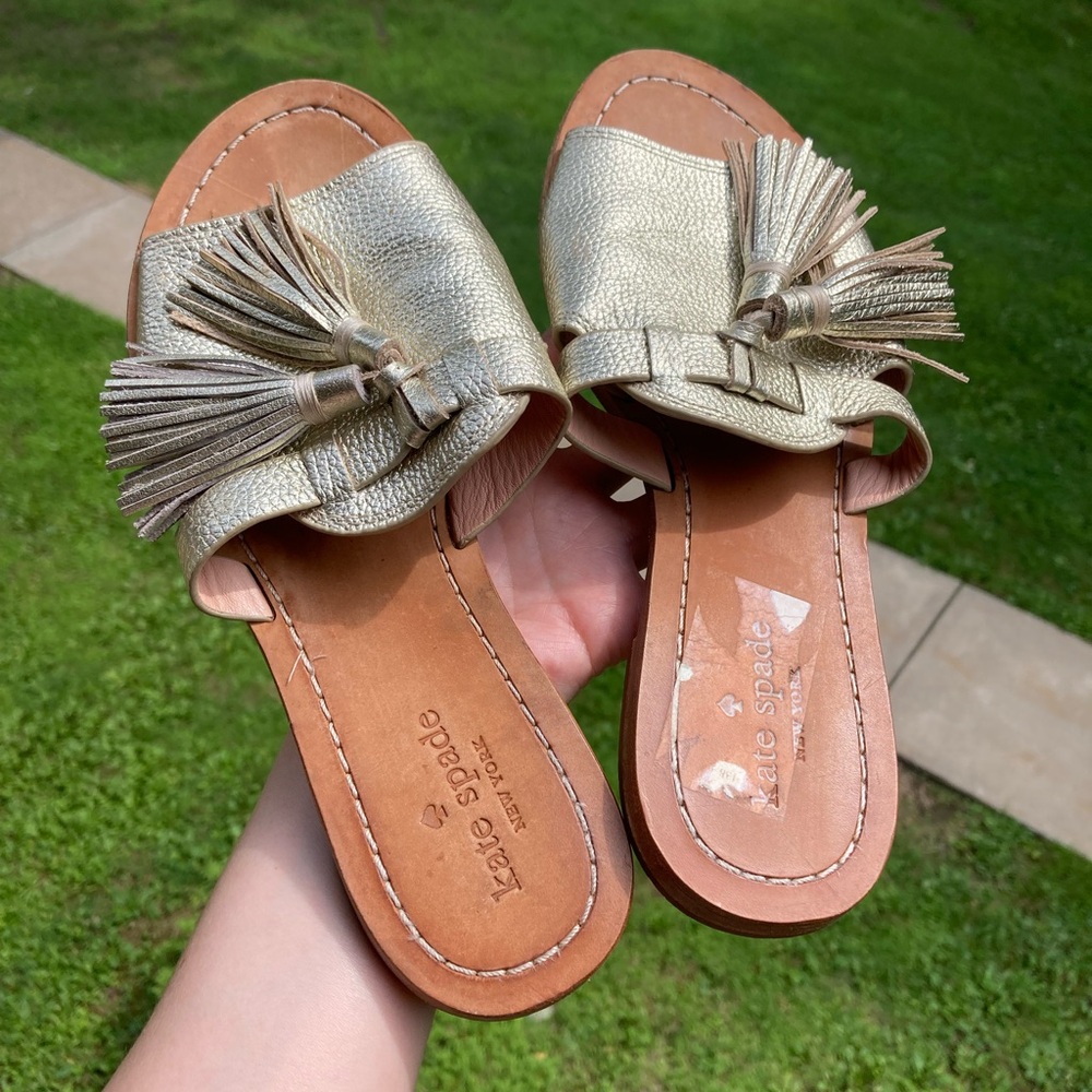Kate Spade Coby Sandals Slides Metallic Light Gold Pebbled Leather Fringe Tassel - Picture 4 of 15
